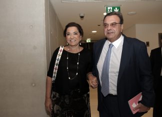 Χτυποκάρδι για τη Ντόρα: Τροχαίο ατύχημα για τον σύζυγό της