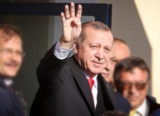 Guardian: «Εντείνεται η οικονομική κρίση στην Τουρκία»