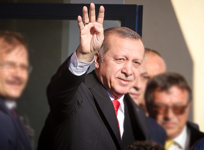 Guardian: «Εντείνεται η οικονομική κρίση στην Τουρκία»