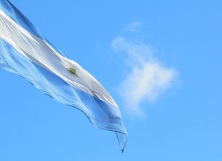 Παράταση των ωριμάνσεων επιδιώκει η «στριμωγμένη» κυβέρνηση της Αργεντινής