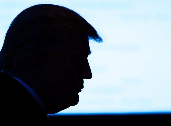 Tραμπ: «Όποιος κάνει εμπόριο με το Ιράν δεν θα κάνει με τις ΗΠΑ»