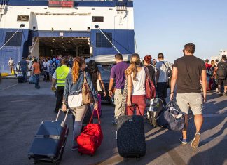 Αυξημένη η κίνηση στα λιμάνια λόγω της εξόδου των αδειούχων για τον Δεκαπενταύγουστο
