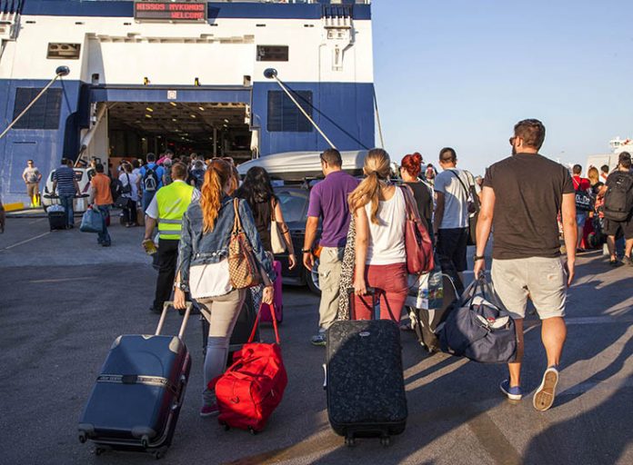 Αυξημένη η κίνηση στα λιμάνια λόγω της εξόδου των αδειούχων για τον Δεκαπενταύγουστο
