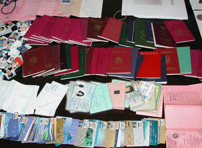 Δεκάδες συλλήψεις αλλοδαπών με πλαστά έγγραφα