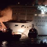 Σε εξέλιξη οι προσπάθειες κατάσβεσης της φωτιάς στο «Ελευθέριος Βενιζέλος»