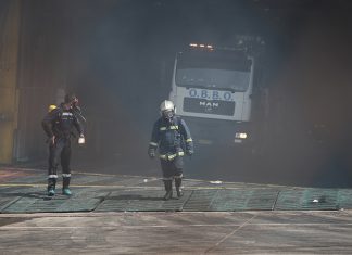 Συνεχίζεται η κατάσβεση στο γκαράζ του πλοίου «Ελευθέριος Βενιζέλος»