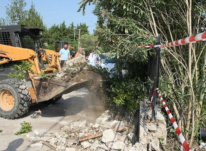 Μάτι : «Μονόδρομος η κατεδάφιση αυθαιρέτων»