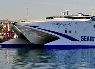 Μηχανική βλάβη εν πλω στο καταμαράν «Champion jet 1»