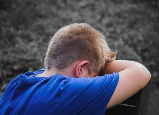 Φρίκη: Βίαζαν τον 9χρονο γιο τους και τον "πουλούσαν" σε παιδόφιλους