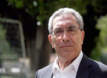Επικοινωνία… Βασίλης Καπερνάρος