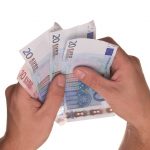 ΕΣΕΕ: Τι ισχύει για τον κατώτατο μισθό - Το ύψος αποδοχών