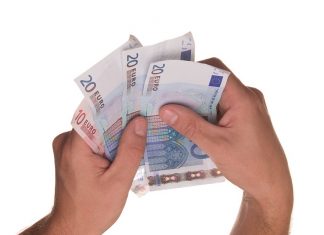 ΕΣΕΕ: Τι ισχύει για τον κατώτατο μισθό - Το ύψος αποδοχών