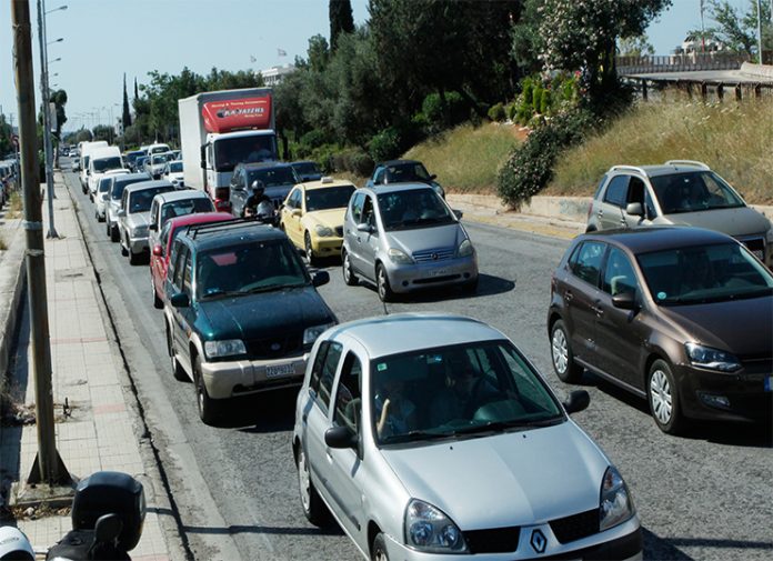 Ρύθμιση για ΙΧ προωθεί η κυβέρνηση - ποιους αφορά;