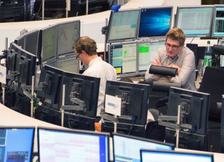 Mr. Dax - Γερμανός χρηματιστής: "Δεν θα αγόραζα ελληνικά ομόλογα"