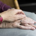 Αγριος ξυλοδαρμός ηλικιωμένης για 50 ευρώ και ένα σταυρό Αγριος ξυλοδαρμός ηλικιωμένης για 50 ευρώ και ένα σταυρό