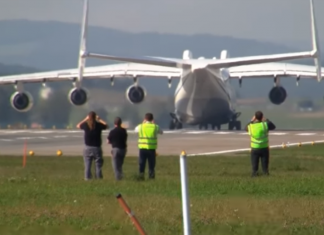 Δύο γίγαντες των αιθέρων στην πίστα του Ελ. Βενιζέλος (Βίντεο)