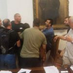 ΜΑΤ και ξύλο στον Βόλο με «φουσκωτούς» και «μπράβους» (Βιντεο) ΜΑΤ και ξύλο στον Βόλο με "φουσκωτούς" και "μπράβους" (Βιντεο)
