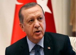 Οργισμένο διάγγελμα Ερντογάν: "Επίθεση στην οικονομία είναι επίθεση στη σημαία μας"