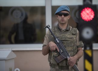 "Παίζει" τον... παπά ο Ερντογάν: Τι έκανε με τον φυλακισμένο Πάστορα (Φωτο)