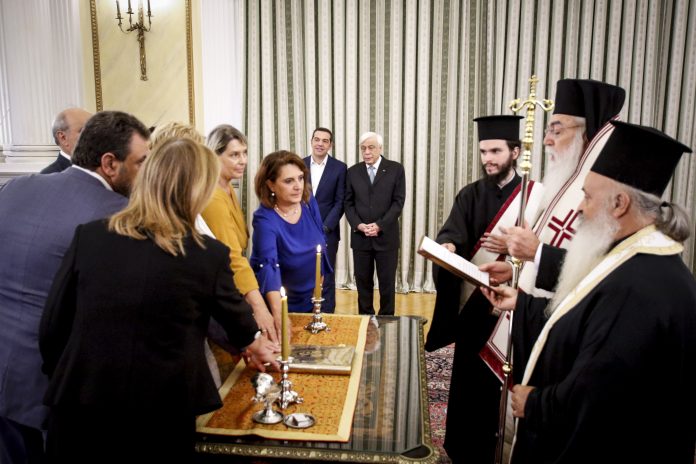 Ποια μέλη της κυβέρνησης επέλεξαν θρησκευτικό όρκο