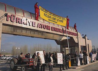 Τον τρόπο με τον οποίο η Ρωσία σχεδιάζει να πάρει με το μέρος της την Τουρκία, διερευνά ο Aykan Erdemir πρώην μέλος του τουρκικού κοινοβουλίου