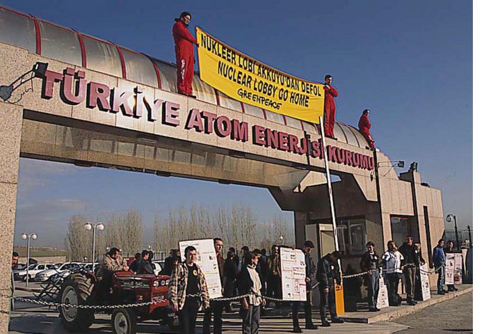 Τον τρόπο με τον οποίο η Ρωσία σχεδιάζει να πάρει με το μέρος της την Τουρκία, διερευνά ο Aykan Erdemir πρώην μέλος του τουρκικού κοινοβουλίου