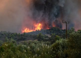 Μεγάλη φωτιά στην Εύβοια: Μάχη σε τρία μέτωπα – Νέες εκκενώσεις χωριών
