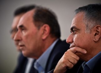 Σταθάκης: "Δεν κάνουμε βήμα πίσω για τις κατεδαφίσεις αυθαιρέτων"