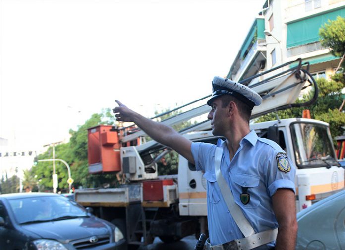 Επιστρέφουν πινακίδες και διπλώματα