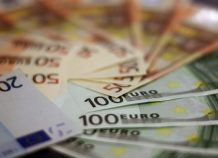 Υποχωρεί το ευρώ έναντι του δολαρίου