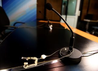 Γνωστός δημοσιογράφος σε "γαλάζιο δείπνο" και... "γαλάζιο ψηφοδέλτιο" (φωτο)