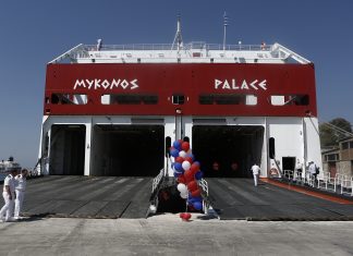 Σπάνε σαμπάνιες για το Cruise Ferry Mykonos Palace