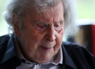 Στο νοσοκομείο ο Μίκης Θεοδωράκης: Υπέστη σοβαρό καρδιακό επεισόδιο