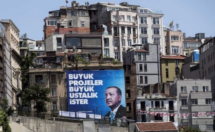 Bloomberg: Ερχεται μεγάλο σοκ στην Τουρκία