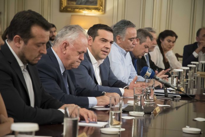 Ωρα ανασχηματισμού: Σε ποιους τηλεφωνεί ο Τσίπρας