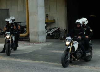 Απίστευτο: Πιάστηκαν επ'αυτοφώρω να κλέβουν τρόφιμα από τους πυρόπληκτους