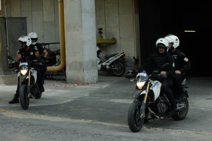 Απίστευτο: Πιάστηκαν επ'αυτοφώρω να κλέβουν τρόφιμα από τους πυρόπληκτους Απίστευτο: Πιάστηκαν επ'αυτοφώρω να κλέβουν τρόφιμα από τους πυρόπληκτους