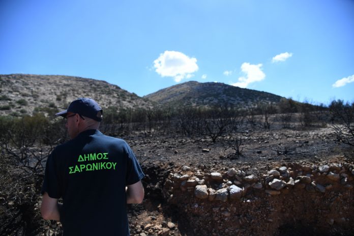 Πυρκαγιά το πρωί στη Σαρωνίδα