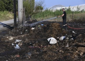 Σε ύφεση η φωτιά που ξέσπασε στο Σχοινιά