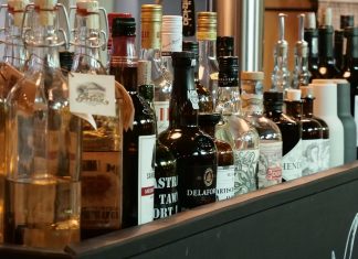 Σοκ στη Ζάκυνθο: Νέο κρούσμα δηλητηρίασης από ποτά-"μπόμπες"