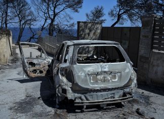 Στους 92 οι νεκροί από τη φονική πυρκαγιά – Στην Εισαγγελία οι συνομιλίες της Πυροσβεστικής την 23η Ιουλίου