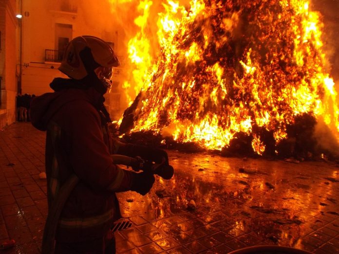Θρίλερ στην Καλιφόρνια: Ενώθηκαν οι δύο πύρινες εστίες