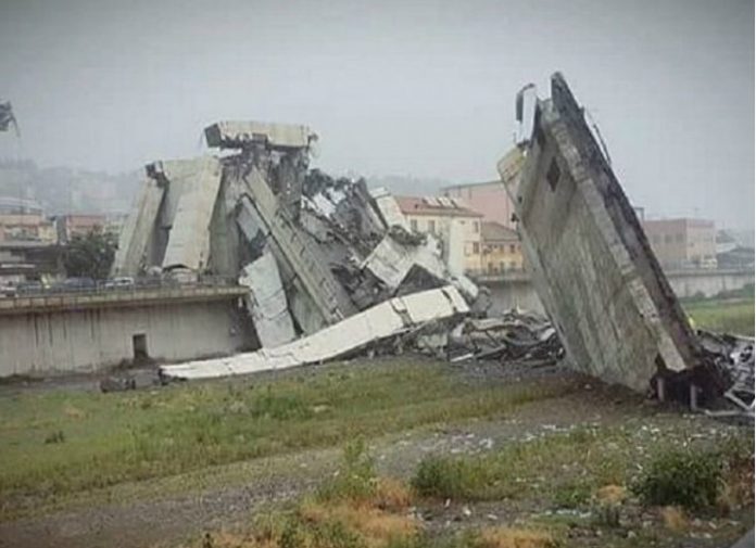 Τρόμος στη Γένοβα: Κατέρρευσε γέφυρα σε αυτοκινητόδρομο [Φωτο & Video]