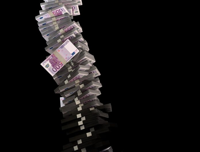 Υποχωρεί το ευρώ έναντι του δολαρίου