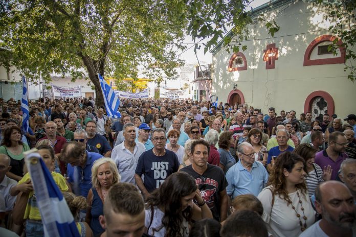 Αγανακτισμένοι οι κάτοικοι της Σάμου: Μαζεύουν υπογραφές για το κλείσιμο του hot spot