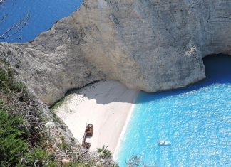 Αναταραχή στη Ζάκυνθο: Τρεις τραυματίες από πτώση βράχου στο Ναυάγιο