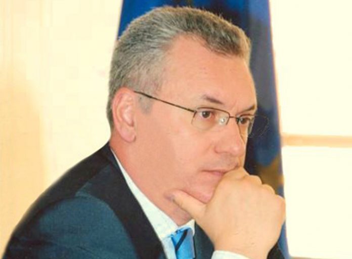 Η φάμπρικα ψευδών πιστοποιητικών δεν είναι μόνο για τον Φλώρο
