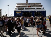 Αυξημένη η κίνηση στα λιμάνια μετά τη λήξη της απεργίας της ΠΝΟ Αυξημένη η κίνηση στα λιμάνια μετά τη λήξη της απεργίας της ΠΝΟ
