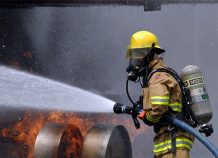 Πυροσβέστες διέσωσαν σκύλο από φλεγόμενο διαμέρισμα Πυροσβέστες διέσωσαν σκύλο από φλεγόμενο διαμέρισμα