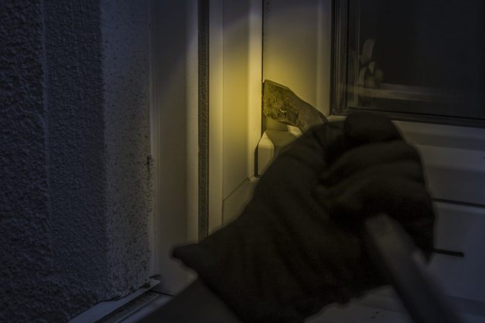 Μια ασύλληπτη ιδέα ώστε να δρα ανενόχλητος: Διαρρήκτης χειρουργήθηκε για να...